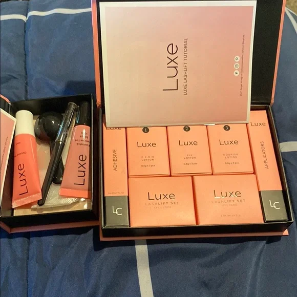 Luxe Lashlift and Tint Set - Coral and Black
Final price drop - Picture 2 of 3